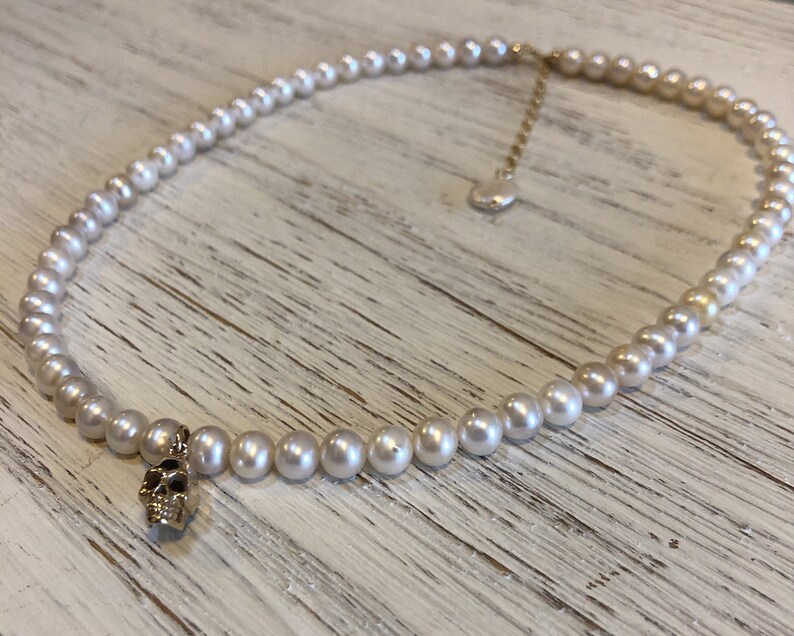 edgy jewelry pearl necklace ONE OF A KIND Alexander McQueen inspired elegant and edgy Fresh water pearl choker with skull charm