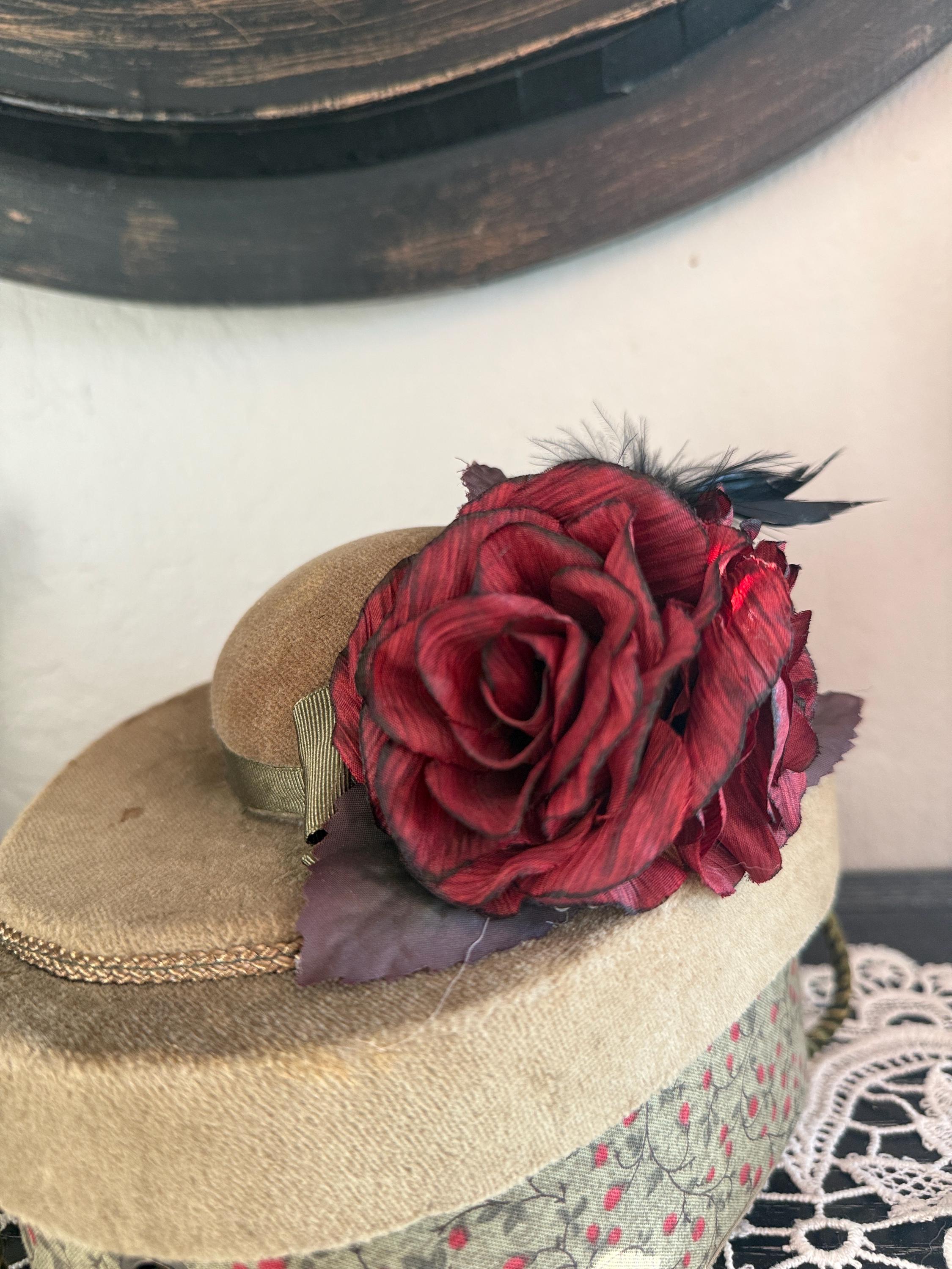 Vintage Velvet Hatbox With Red Rose & Feather Accent  display picture 1