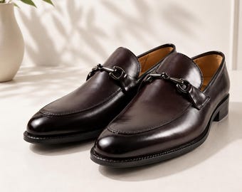 Handgjorda mörkbruna läderloafers, herrskor i Horsebit-läder, formella skor