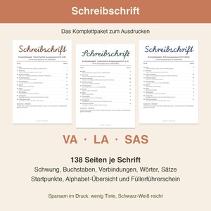 Op de afbeelding: Drie witte vellen met handschrift-oefenbladen getiteld Schreibschrift, met VA, LA en SAS stijlen. Elke pagina toont inhoud zoals letters, verbindingen en zinnen. De tekst bevat 138 Seiten je Schrift, Schwung, Buchstaben, Verbindungen, Wörter, Sätze, Startpunkte, Alphabet-Übersicht und Füllerführerschein.
