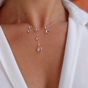 Halsband med genomskinligt vattendroppehänge - Osynlig choker - Minimalistiska smycken - Unik presentidé - Vattendroppehalsband med dagg