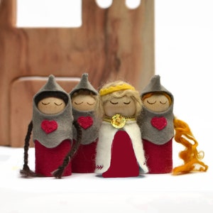 Queen, King & Knights pattern template, TWO sets of instructions, Waldorf inspired felt Royal Guard pattern for wooden peg dolls image 8