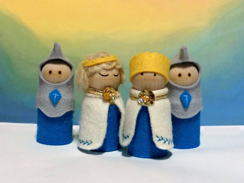 Queen, King & Knights pattern template, TWO sets of instructions, Waldorf inspired felt Royal Guard pattern for wooden peg dolls image 1