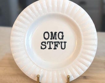 OMG STFU Decoratief bord, Borden met scheldwoorden, Borden met vloekwoorden, Sarcastische woondecoratie, Grappig cadeau-idee, Leuk cadeau voor een housewarming, Gastvrouwcadeau