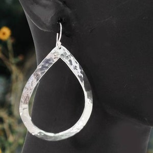 Handgemachte Große Gehämmerte Silber Teardrop Ohrringe, Aluminium Teardrop Baumeln Ohrringe, 925 Sterling Silber Haken Teardrop Ohrringe - Geschenk für Sie