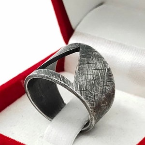 925 Sterling Silver Triangle Ring for Men, 925 Silver Signet Band, Open Geometric Statement Silver Ring, Rustic Black Silver Ring Gifts