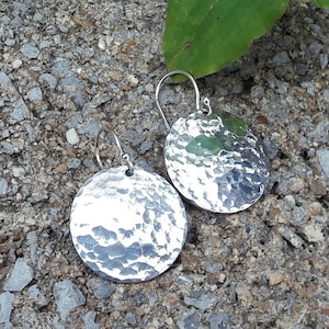 Handmade Round Dome Hammered Silver Dangle Earringd, 925 Sterling Silver Hook Earrings, Aluminum Circle Earring, Geometric Silver Earrings