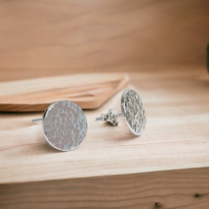 Minimalist Silver Stud Earrings – Tiny Hammered Disc in 925 Sterling Silver, Everyday Dainty Jewelry, Simple Dot Post Earrings