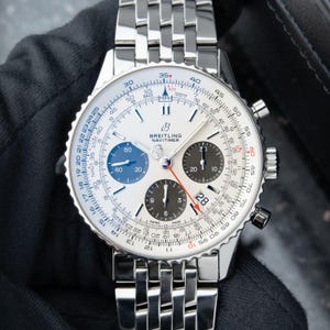 Vintage Watches Breitling Navitimer B01 Chronograph 43mm 2025 Silver Panda Dial Bracelet
