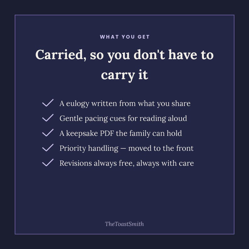 Op de afbeelding: Een donkerblauwe informatieve afbeelding met witte tekst getiteld What You Get, Carried, so you don't have to carry it. Het bevat vijf diensten: een lofrede, leestempo-aanwijzingen, een PDF-aandenken, prioriteitsbehandeling en gratis revisies. De merknaam TheToastSmith staat onderaan.