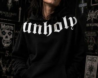 Bluza z kapturem Unholy Graphic: czcionka gotycka, odzież alternatywna, komfortowa mieszanka bawełny