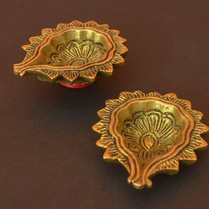 Brass Antique Leaf oil lamps set of 4 pcs