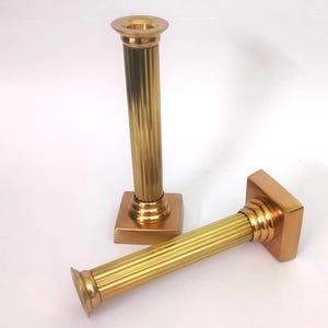 キャンドルスタンド || 手作り真鍮製 黄金に輝くローマの象徴的な柱模様 || キャンドルホルダー - ペア