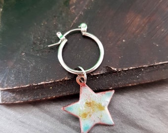 Star Hoop oorbel, Turquoise Blue bungelen, Patina metalen oorbel, Emaille hoepels met ster