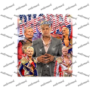 Pode incluir: Um design gráfico apresentando várias imagens de Cody Rhodes em várias roupas, incluindo um terno cinza e trajes de luta livre. O texto RHODES é exibido em letras grandes e em negrito com o padrão da bandeira americana no topo.