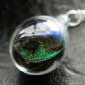 Beautiful 925 Sterling Silver Peacock Feather Teardrop Hand Blown Glass Bead Necklace. image 4