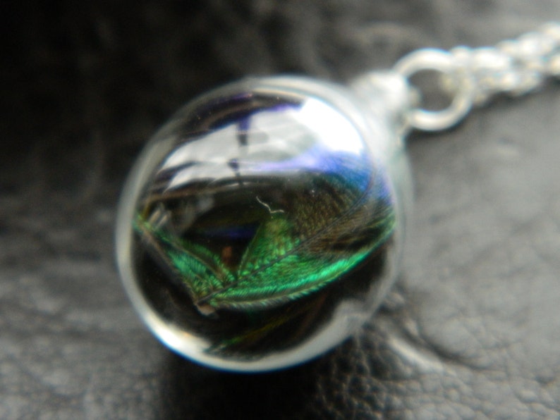 Beautiful 925 Sterling Silver Peacock Feather Teardrop Hand Blown Glass Bead Necklace. image 4