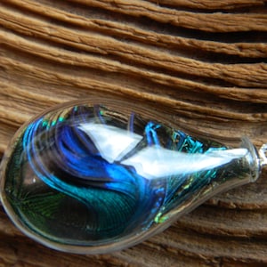 Beautiful 925 Sterling Silver Peacock Feather Teardrop Hand Blown Glass Bead Necklace. image 2