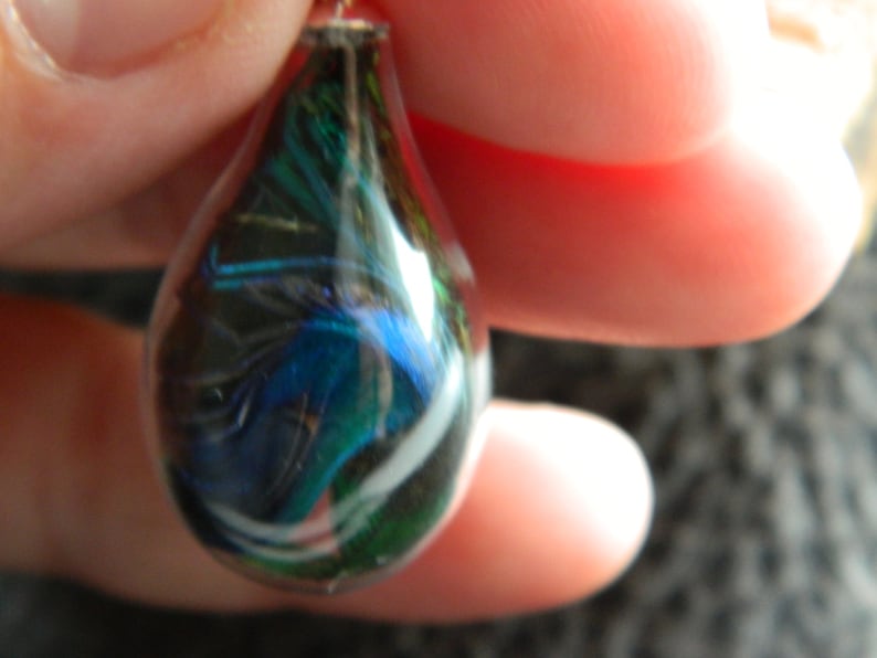 Beautiful 925 Sterling Silver Peacock Feather Teardrop Hand Blown Glass Bead Necklace. image 5