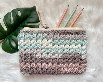 makeup bag, crochet pouch, crochet makeup bag, pencil pouch, lined zipper pouch, knit pencil case, notions bag, crochet tote