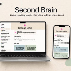 Può includere: Un computer portatile argento e uno smartphone che mostrano un'interfaccia di spazio di lavoro digitale Second Brain. Lo schermo presenta una barra laterale con link, una sezione di flusso giornaliero e riquadri con un'icona di cervello rosa.