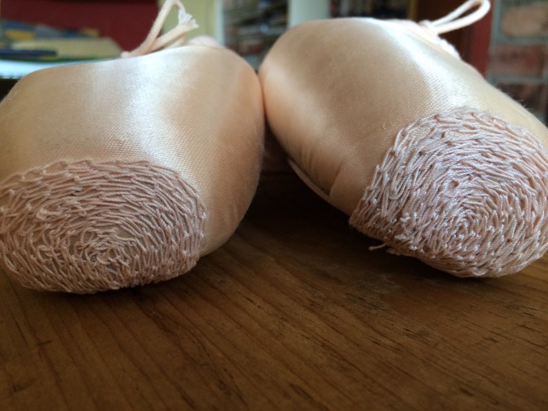 Pointe shoe darning | Etsy