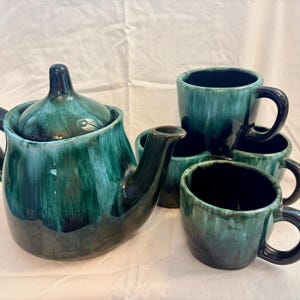 Set teiera e tazza Blue Mountain Pottery con smalto a goccia color verde acqua, Canada