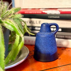 Vase pichet bleu Ruscha Keramik, émail mat à effet coulant, faïence vintage d'Allemagne de l'Ouest (Forme 328)