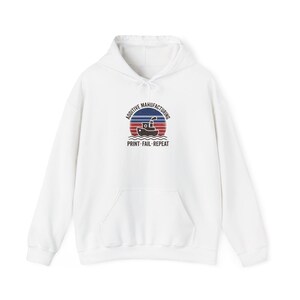 Moletom com Capuz "Print Fail Repeat", Vermelho, Branco e Azul, Estampa de Impressora 3D, Presente Patriótico, Blusa Estampada para Entusiastas de Impressão 3D