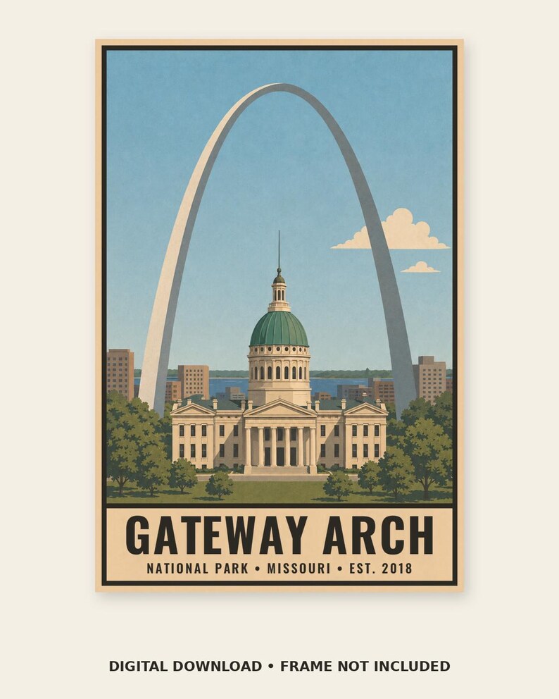 Op de afbeelding: Een verticale poster met een gestileerde illustratie van de Gateway Arch in St. Louis, Missouri, met het Old Courthouse op de voorgrond. De tekst luidt GATEWAY ARCH NATIONAL PARK MISSOURI EST. 2018, met informatie over de digitale download.