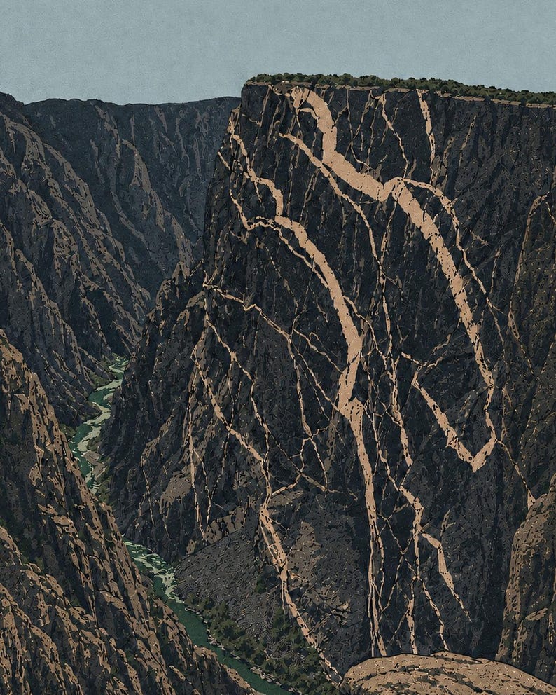 Op de afbeelding: Een diep canyonlandschap met donkere, grillige rotswanden die zijn gemarkeerd door opvallende, lichtgekleurde verticale en diagonale minerale aders. Een smalle, kronkelende rivier met groen water stroomt door de basis van de steile kloof.