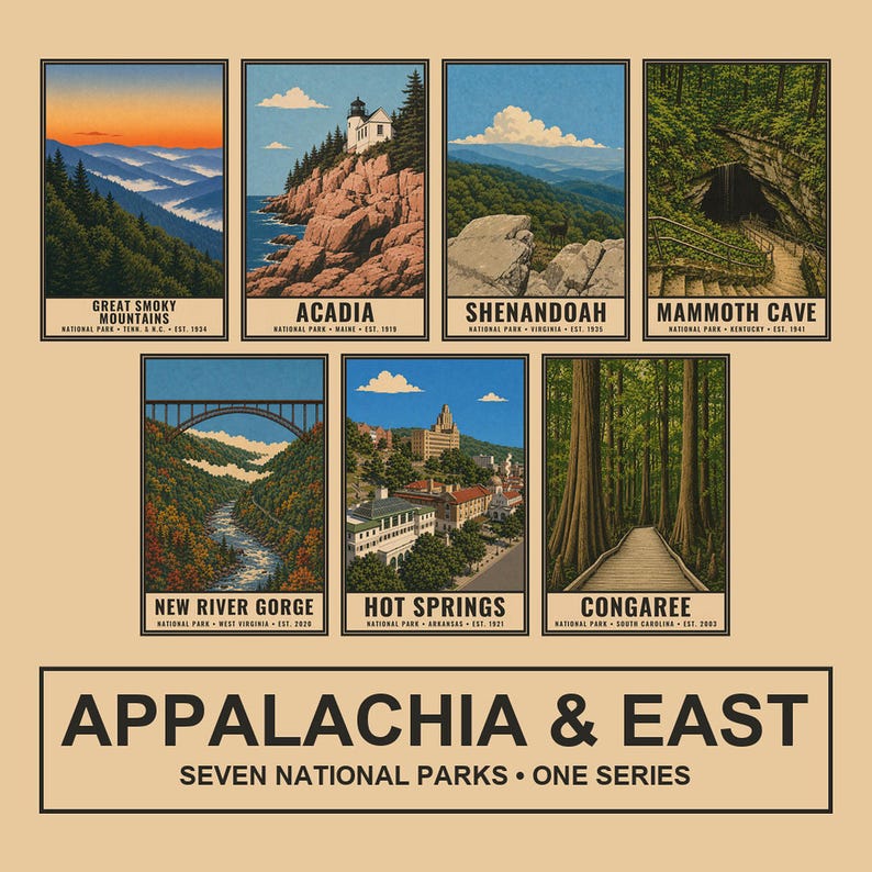 Może przedstawiać: Kolekcja siedmiu ilustrowanych plakat&oacute;w przedstawiających parki narodowe USA: Great Smoky Mountains, Acadia, Shenandoah, Mammoth Cave, New River Gorge, Hot Springs i Congaree. Tekst głosi APPALACHIA & EAST SEVEN NATIONAL PARKS ONE SERIES.