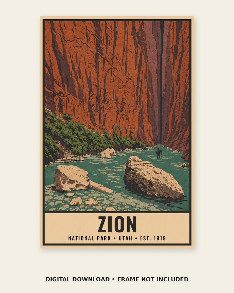 Op de afbeelding: Een verticale kunstdruk met een gestileerde illustratie van Zion National Park met torenhoge rode canyonwanden, een turquoise rivier en grote rotsen op de voorgrond. De tekst onderaan luidt ZION NATIONAL PARK &bull; UTAH &bull; EST. 1919.