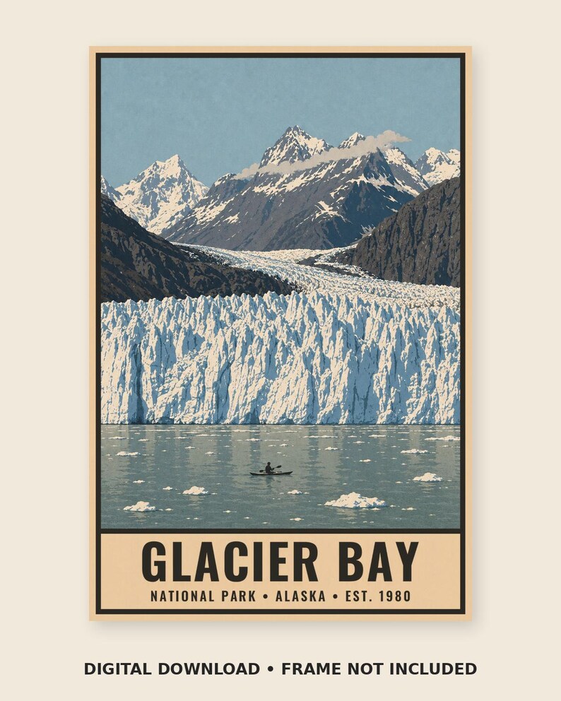 Może przedstawiać: Pionowy plakat z ilustracją krajobrazu Parku Narodowego Glacier Bay na Alasce. Scena przedstawia duży lodowiec, ośnieżone g&oacute;ry i kajakarza na wodzie z g&oacute;rami lodowymi. Tekst: GLACIER BAY NATIONAL PARK ALASKA EST. 1980.