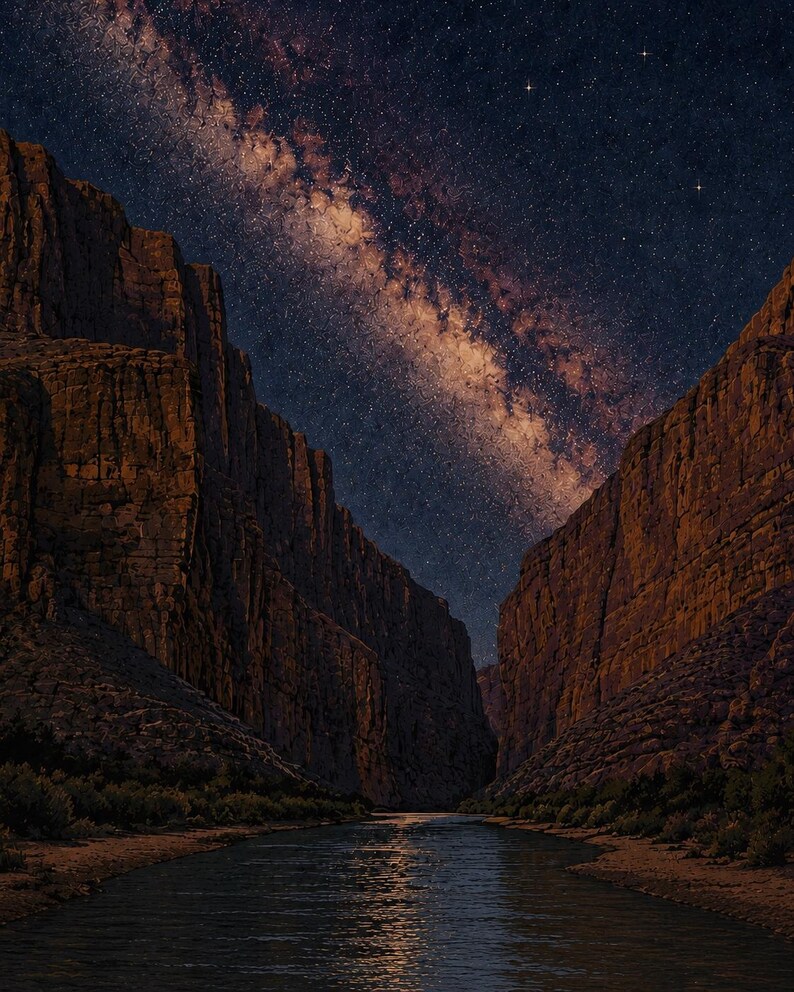 Puede incluir: Un r&iacute;o fluye a trav&eacute;s de un ca&ntilde;&oacute;n profundo con paredes rocosas escarpadas y rugosas bajo un cielo nocturno oscuro. La V&iacute;a L&aacute;ctea es claramente visible como una banda brillante y densa de estrellas que se extiende sobre el paisaje.