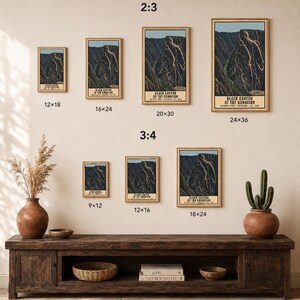 Op de afbeelding: Een collectie verticale wandkunstprints met het Black Canyon of the Gunnison National Park. De prints worden getoond in verschillende formaten met de labels 12x18, 16x24, 20x30, 24x36, 9x12, 12x16 en 18x24. Tekst: DIGITAL DOWNLOAD &bull; FRAME NOT INCLUDED.