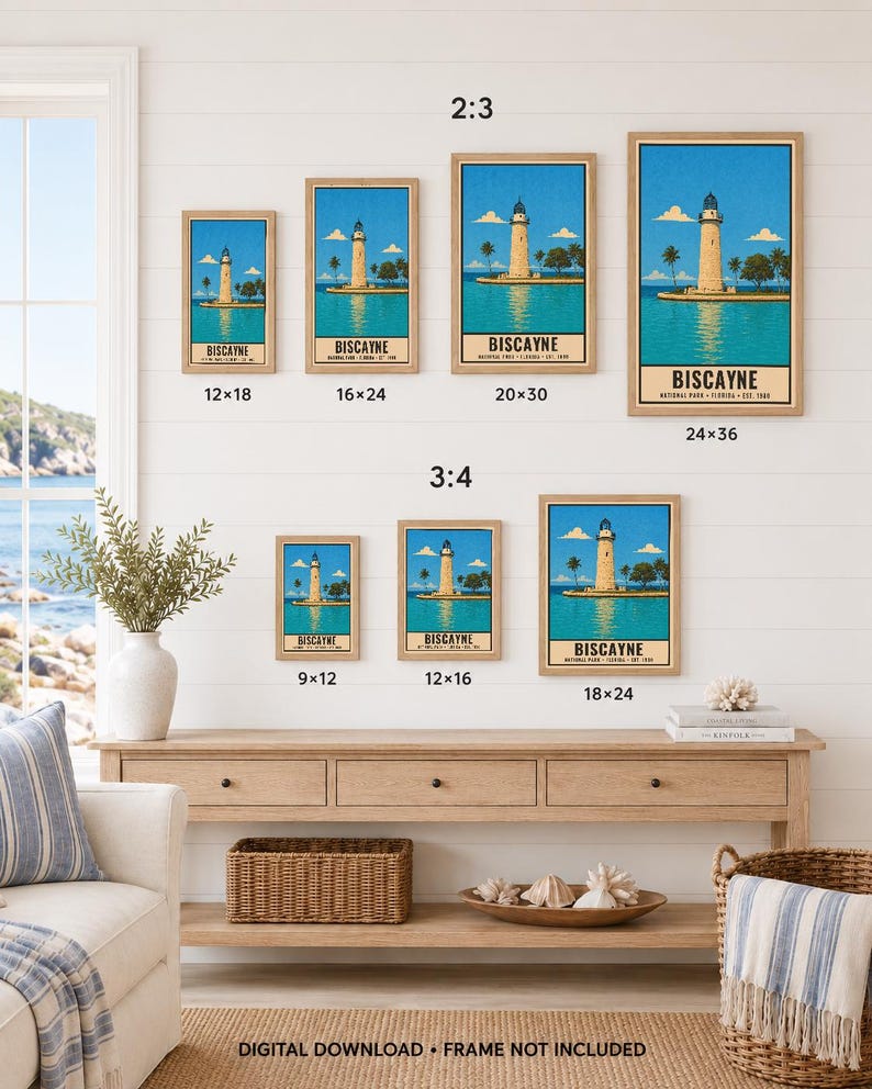 Pu&ograve; includere: Una collezione di sette poster incorniciati raffiguranti il faro del Parco Nazionale di Biscayne in Florida. Le stampe mostrano un faro chiaro, acqua blu e palme. Le dimensioni includono 12x18, 16x24, 20x30, 24x36, 9x12, 12x16 e 18x24 pollici.