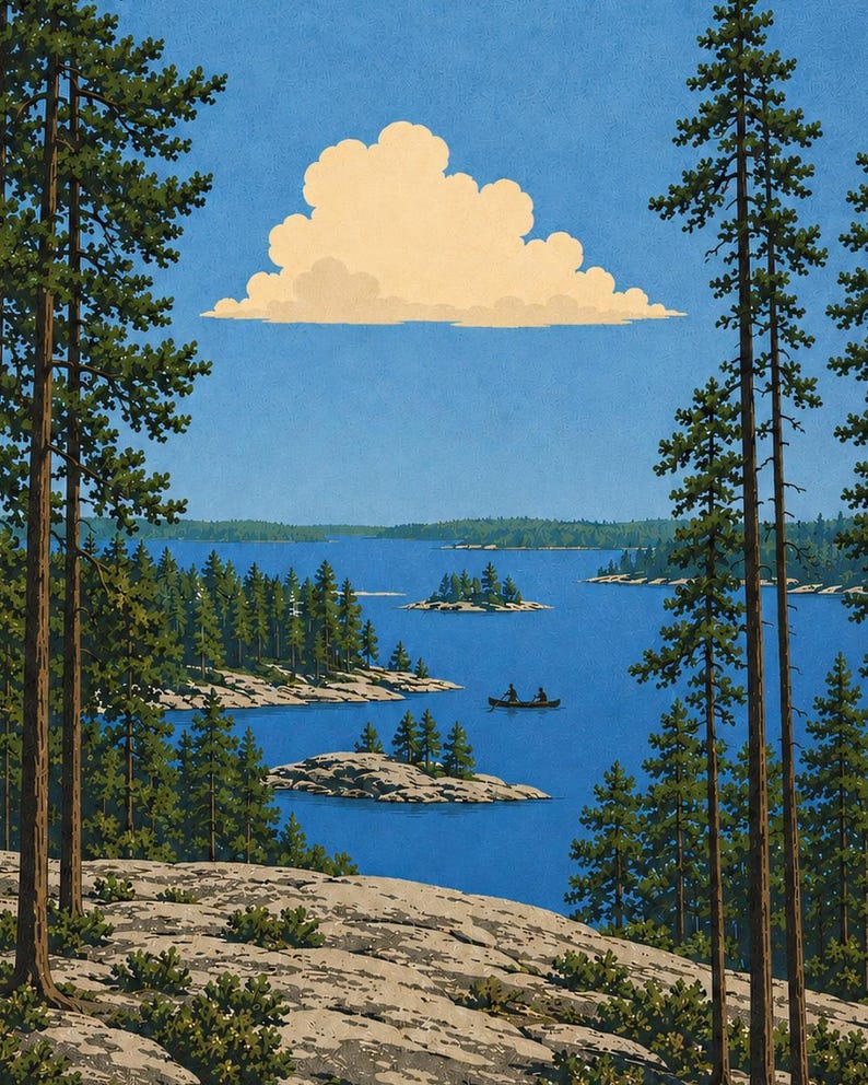 Op de afbeelding: Een landschapsillustratie met een blauw meer omringd door dennenbomen en rotsachtig terrein. Een kleine kano met twee figuren is zichtbaar op het water. Een enkele grote, cr&egrave;mekleurige wolk zweeft in de helderblauwe lucht boven de horizon.