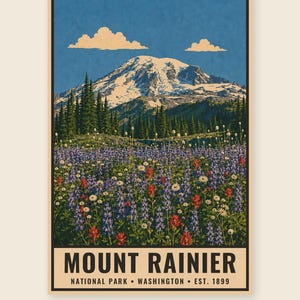 Op de afbeelding: Een verticale poster met de besneeuwde Mount Rainier boven een dicht bos en een weide vol paarse lupinen en witte madeliefjes. De tekst onderaan luidt MOUNT RAINIER NATIONAL PARK WASHINGTON EST. 1899.