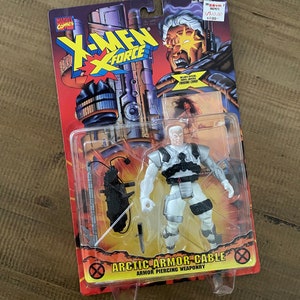 Vintage 1996 Marvel Comics X-Men X-Force Arctic Armor Cable Armor Piercing Weaponry ToyBiz Actionfigur Spielzeug mit Sammelkarte
