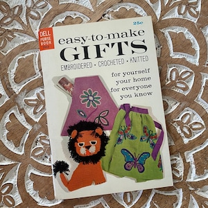 Vintage 1963 Easy To Make Gifts Embroidered Crochet Knit Craft Art Dell Purse Book Boho Hippie 1960s