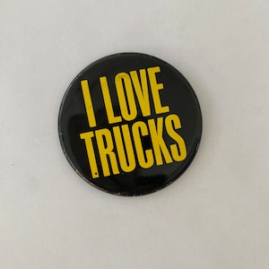 Vintage 1980&#39;s I Love Trucks Black Yellow Pin Button