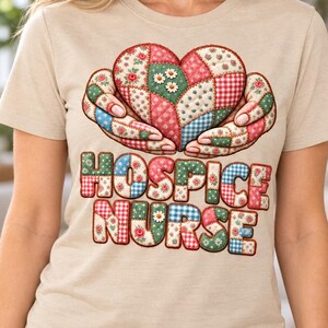 T-shirt pour infirmière en soins palliatifs, motif cœur patchwork, cadeau Comfort Colors pour infirmière en soins palliatifs, remerciement pour le personnel infirmier en soins palliatifs, style cottagecore.