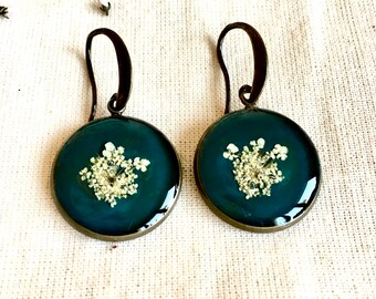 Flowering earrings • brass and plant inclusion •