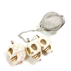 Tea Infuser with Skull charm image 4