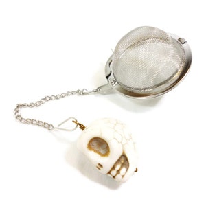 Tea Infuser with Skull charm image 1