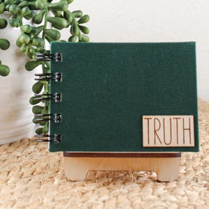 Livre d'affirmations chrétiennes fabriqué à la main - 30 affirmations positives avec versets de la Bible, souvenir personnalisé