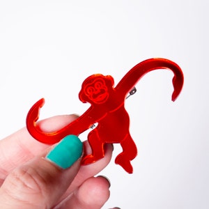 Barrel o' monkeys brooch [tumblin' monkeys]