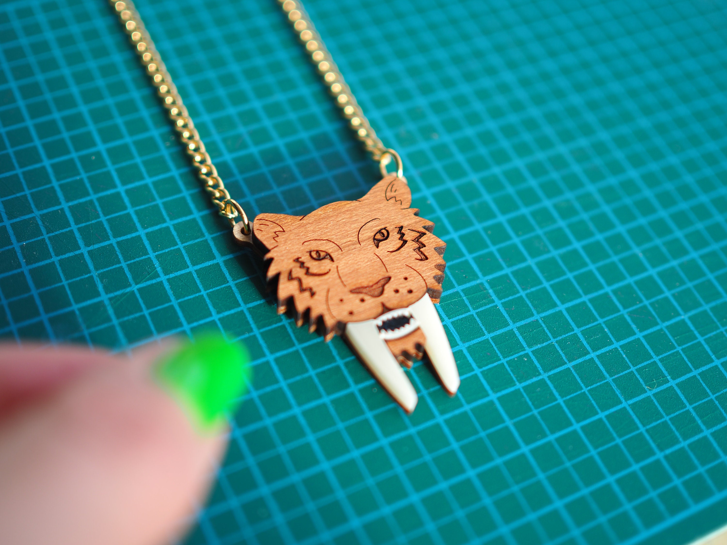 HCMA Ciondolo da Uomo in Acciaio al Titanio con Teschio di Tigre dai Denti a sciabola per Fidanzato, Regalo di creatività per Gioielli da Festa Hip Hop Maschile