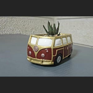 レトロなVWバス型プランター｜ブラウンゴールドのキャンピングカー型多肉植物鉢｜ヴィンテージ風サボテンホルダー